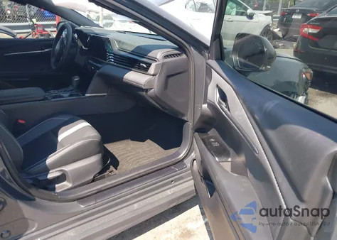 2025 Toyota Camry Le/Se/Xle/Xse z USA, uszkodzony, nr VIN 4T1DAACK8S4084948